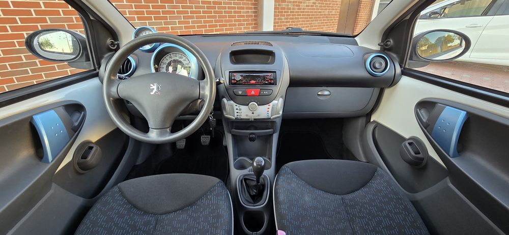 Peugeot 107 1.0 Urban  |  AR CONDICIONADO