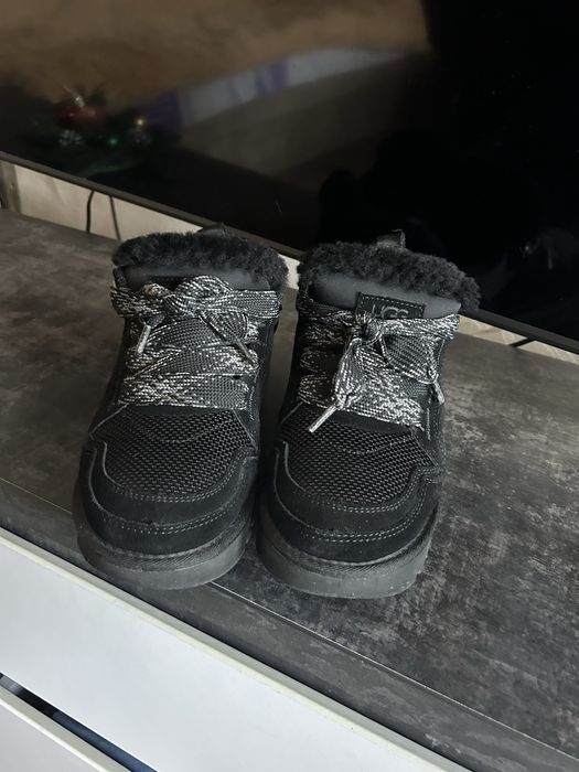 Ugg lowmel black