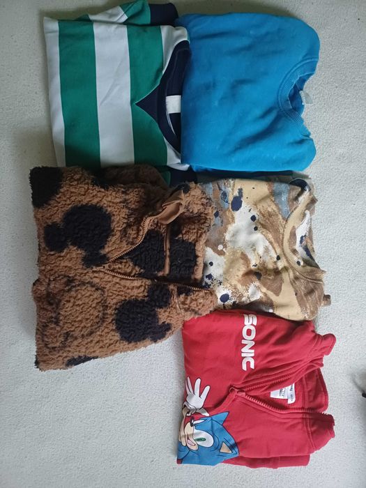 Paka ubrań chłopięcych spodnie, bluzy r.116