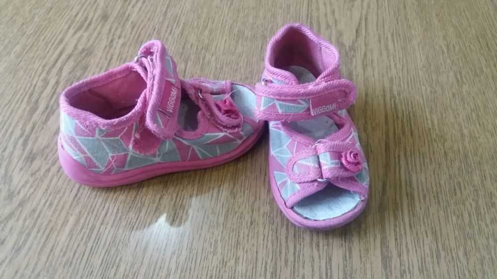 Продам босоножки 20р