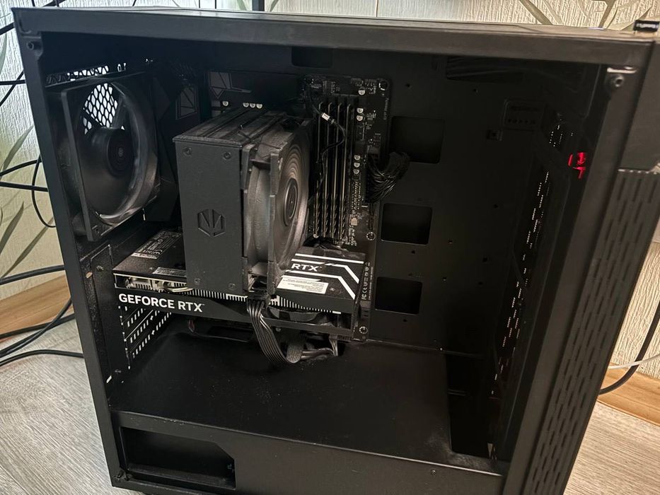 Sprzedam wydajny komputer gamingowy– RTX 4060 Ryzen 5 5600 / 32 GB RAM