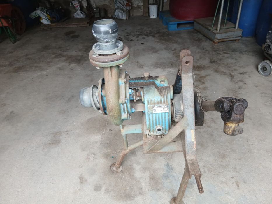 Bomba de água para trator