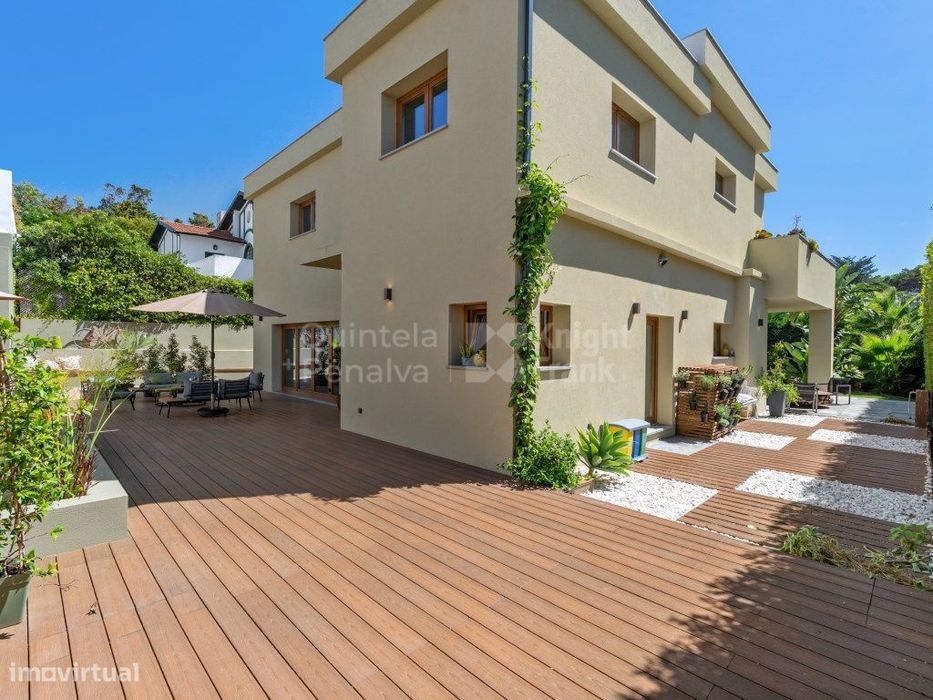 Moradia T4 com piscina para venda no Estoril