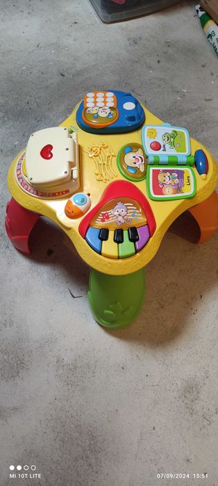 Várias brincadeiras para os pequeninos em excelente estado