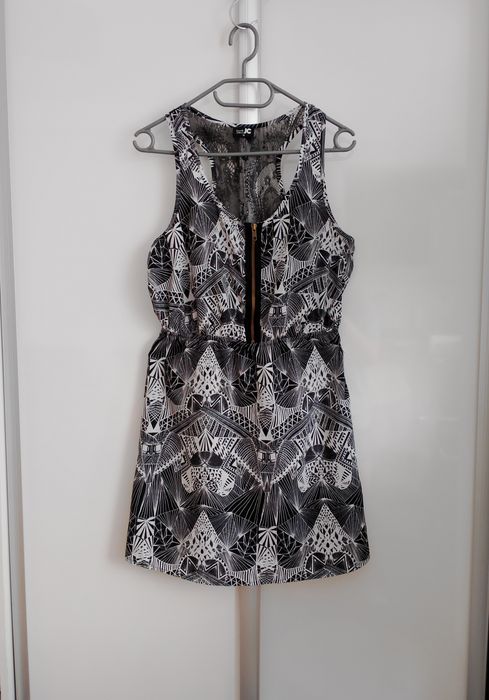 Sukienka mini aztecki wzór z koronką bokserka JC Jeans & Clothes M 38
Długość 85 cm
Szerokość pod pachami 45 cm