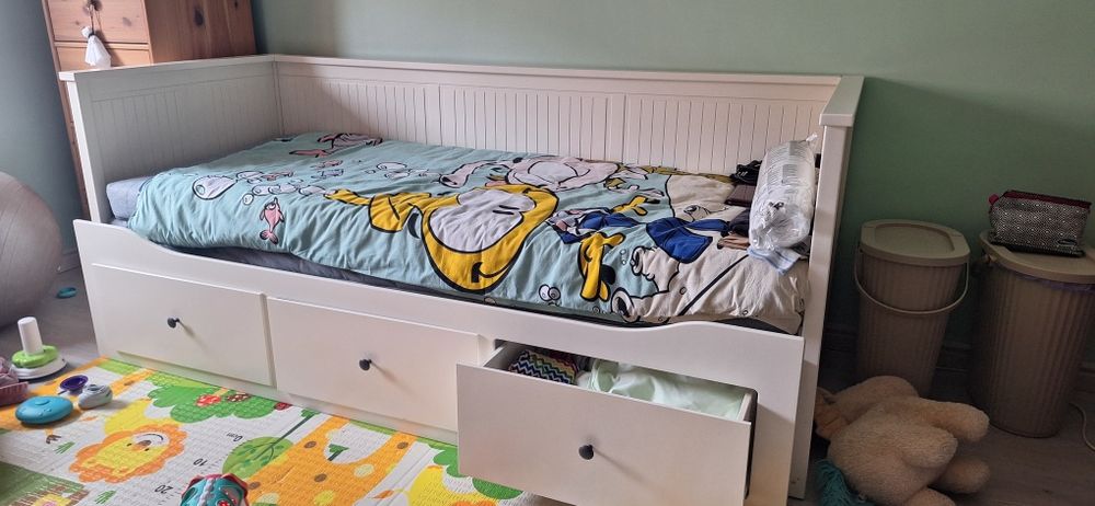 Cama dupla Hemnes Ikea + 2 colchões