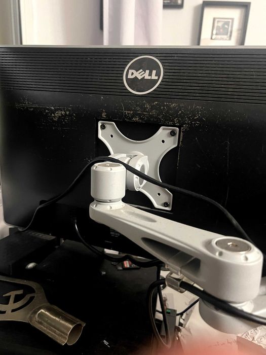 Monitor DELL U2413 + drugi DELL U2312HMt gratis