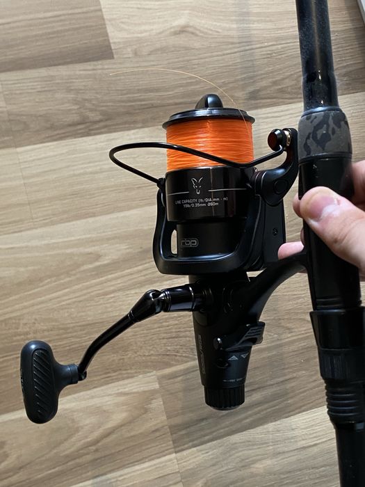 Kołowrotek karpiowy FOX EOS 10000