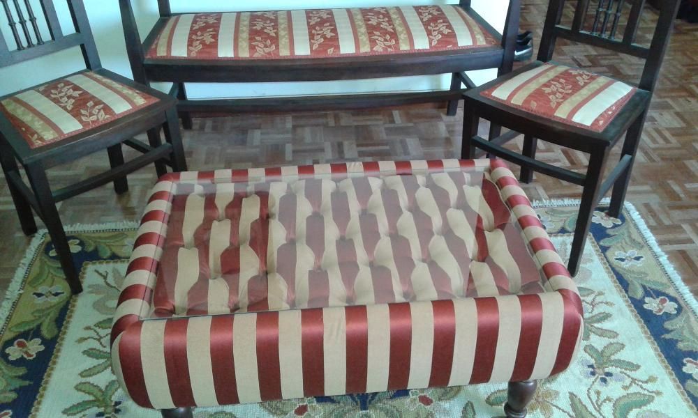 Canapé / cadeirão e duas cadeiras do Séc XIX, em madeira exótica