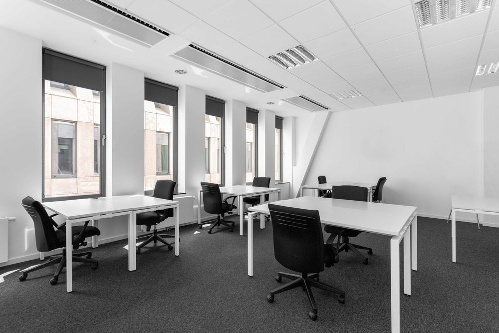 Wynajem biura w Warszawie:Prywatna 5 osobowa w Regus Solec