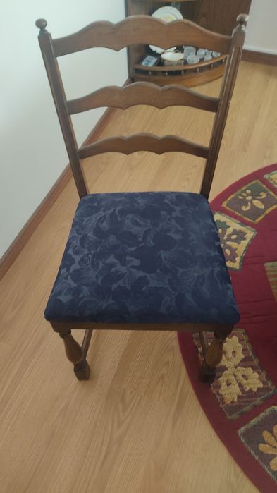 Mesa de jantar com 4 cadeiras