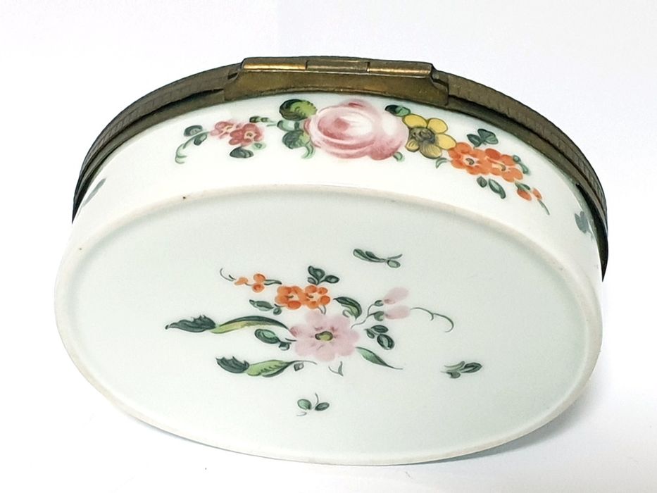 Lindissimas antigas caixas em porcelana esmaltadas à mão