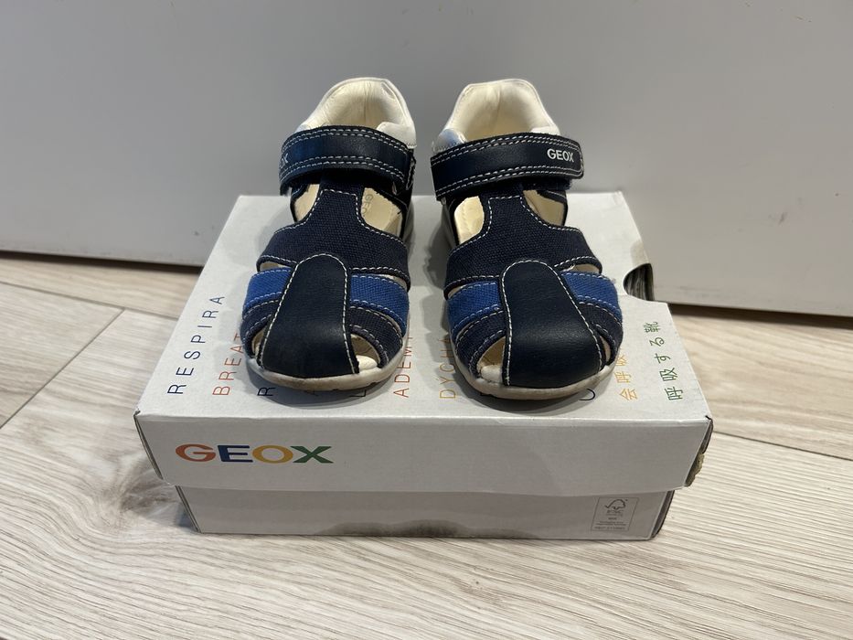Sandłki marki Geox rozmiar 22