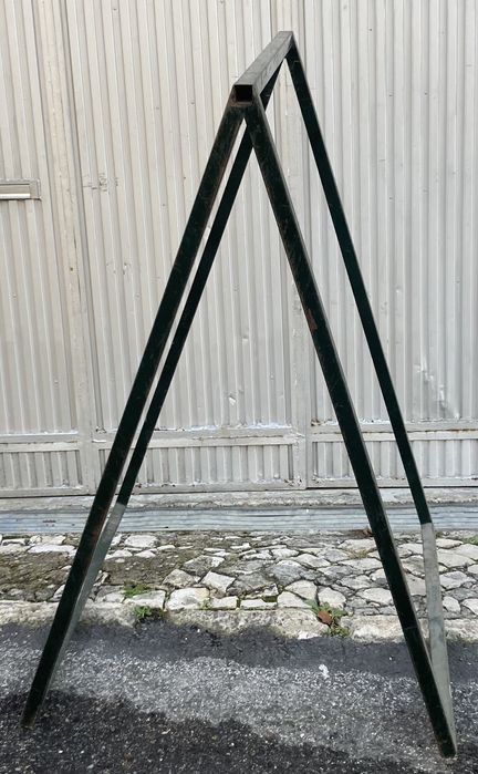Cavalete em ferro