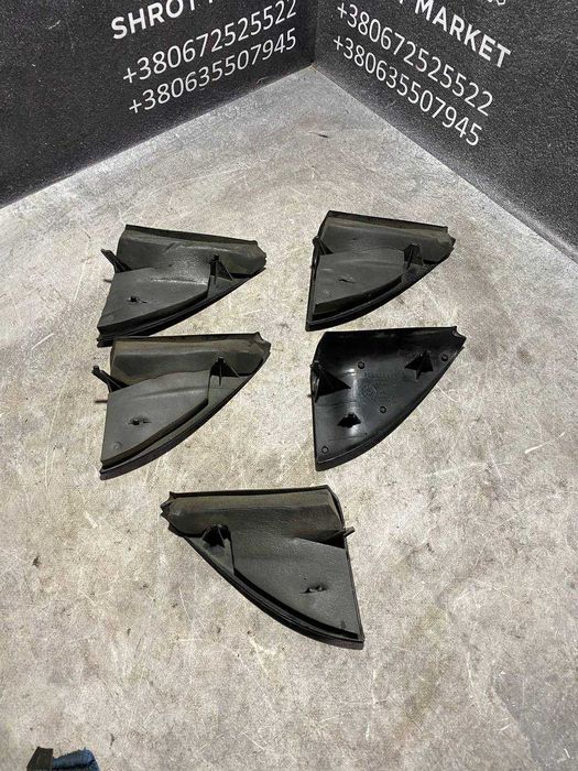 Накладка трикутник дверки заглушка дзеркала права ліва VW Passat B3