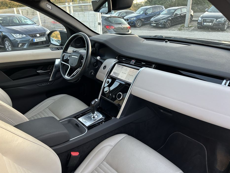 Land Rover Discovery Sport P300e
