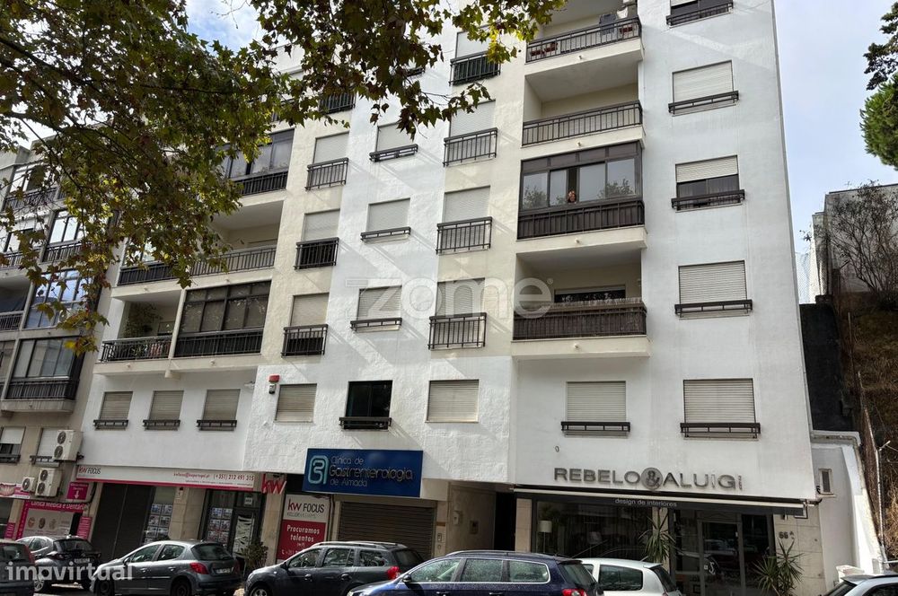 Apartamento T2 com Arrecadação na Rua da Liberdade