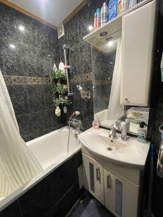 Здам 2 кім. квартиру в центрі міста.