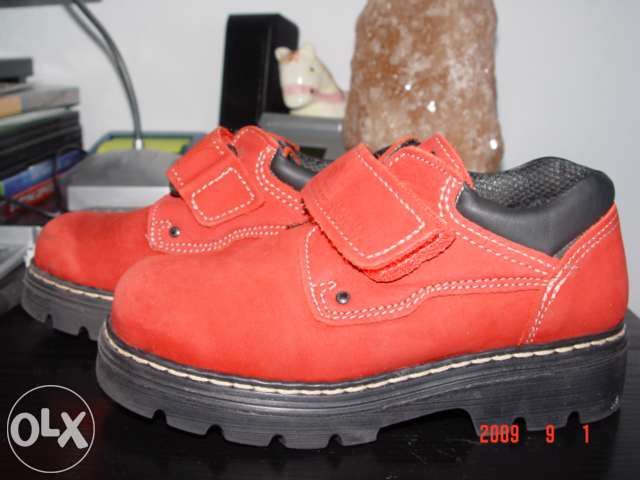 Buty czerwone, martensy, trzewiki, półbuty zamsz roz. 28