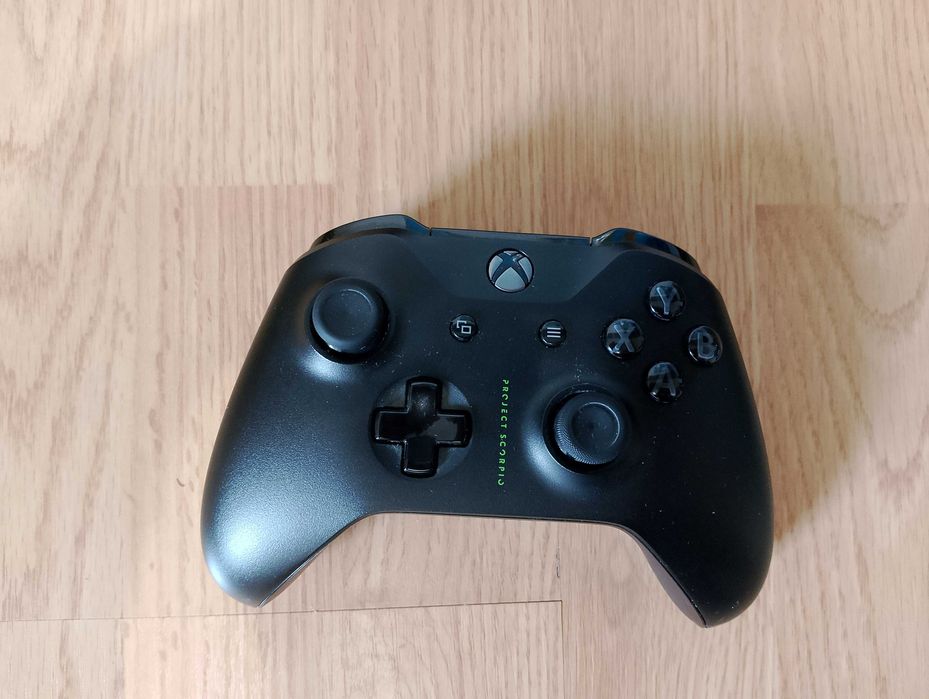 Konsola Microsoft Xbox One 1TB + Pad