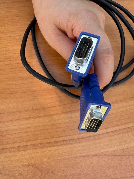 Монітор 23.8” FullHD LG 24MP57HQ-P. VGA і HDMI кабелі. Камера Logitech