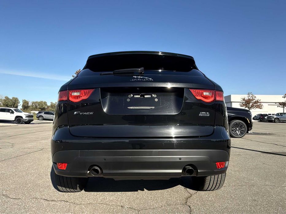 Jaguar F-PACE      2020