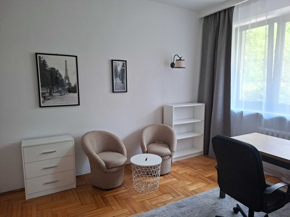 Jasny, przestronny pokój po remoncie z widokiem na ogród - Widok 2