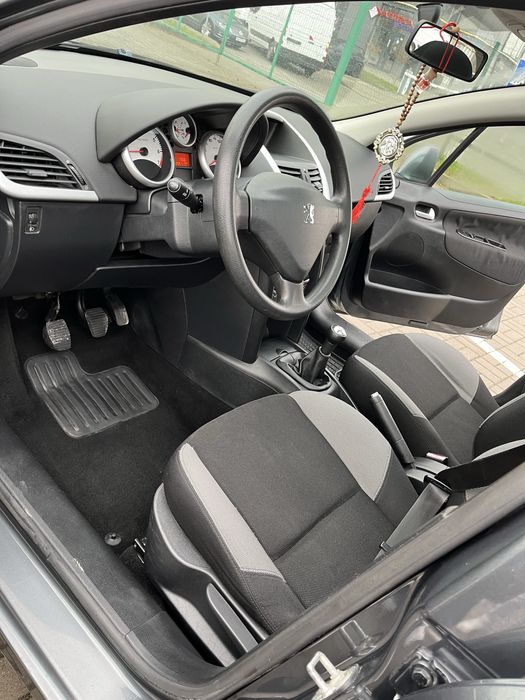 Продаю авто Peugeot 207