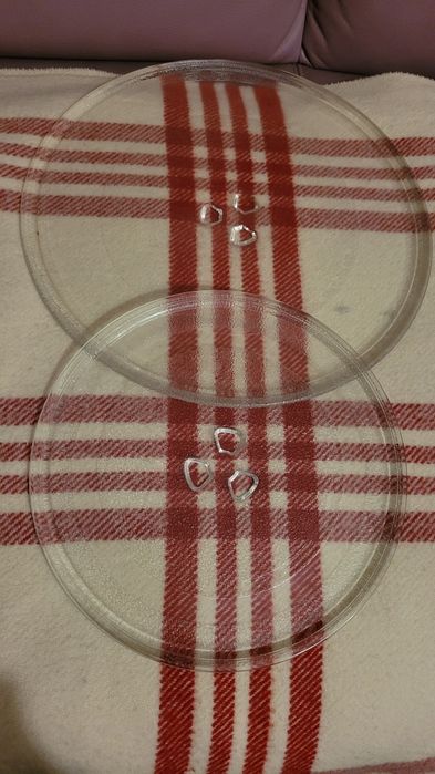 Dwa talerze do mikrofalówki. 31,5 i 24 cm.