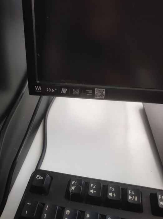 Monitor, komputer, głośniki, klawiatura