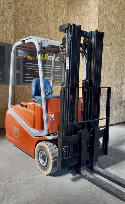 Empilhador elétrico Toyota/BT triplex 1500kg