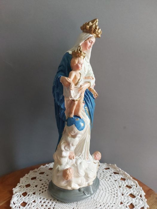 Stara figurka Matki Bożej z dzieciątkiem