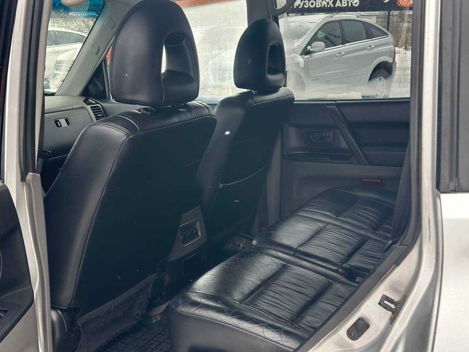 Mitsubishi Pajero | 2001 рік | 3.5 бензин | Автомат