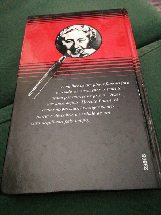 Livro "Poirot Desvenda o Passado" de Agatha Christie