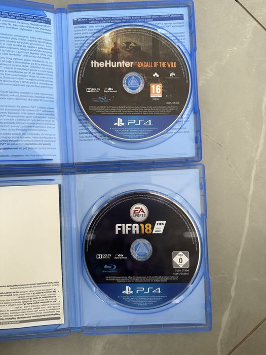 PlayStation 4 Pro 1 TB + 2 pady + 2 gry + oryginalne pudełko