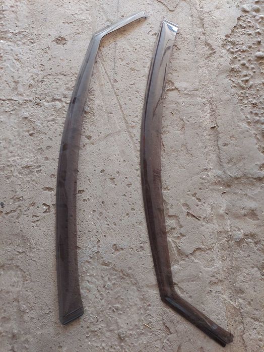 Дефлектор окон на стекло двери, комплект 2 шт 8201547573 Renault (RVI)