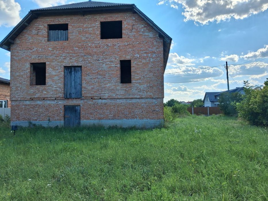 Продам не завершену будівлю