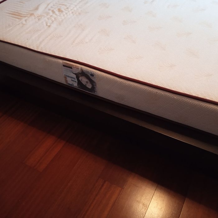 Cama de casal com colchão