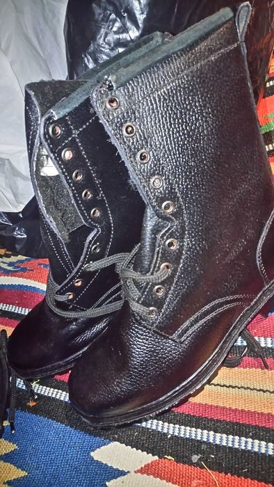 Продаются новые зимние берцы 39р (25.5см)