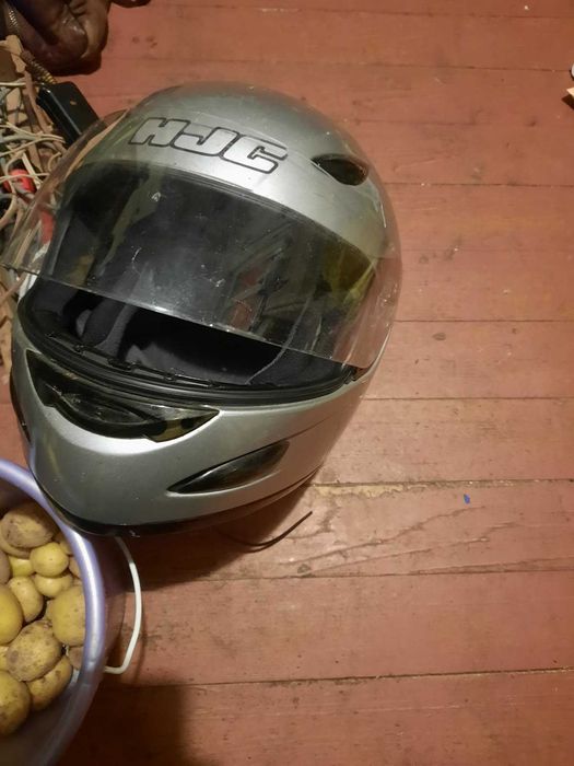 Мотошолом HJC, розмір XL, сірого кольору, вживаний