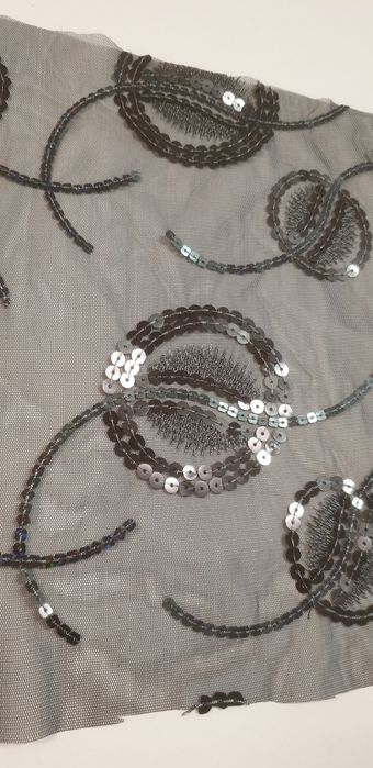 Materiał zamszopodobny i końcówki materiałów