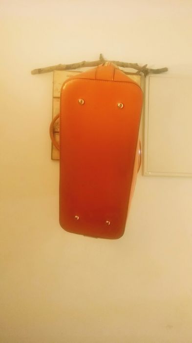 Mala laranja em verniz