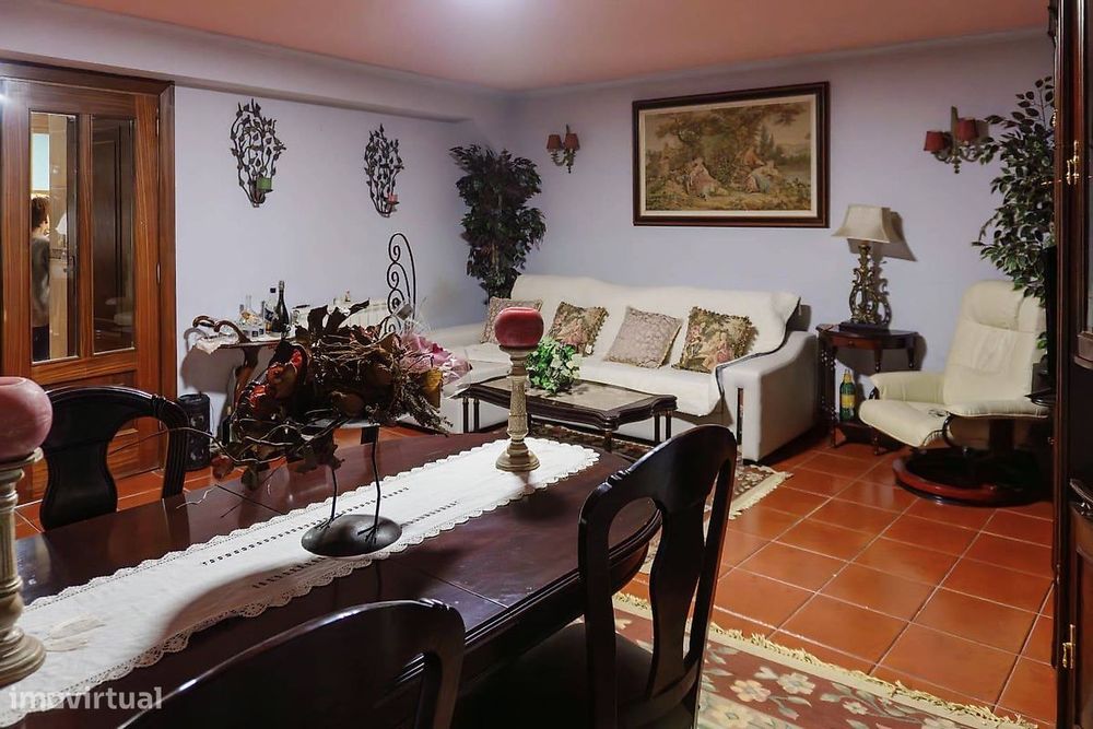 Moradia T5 para venda