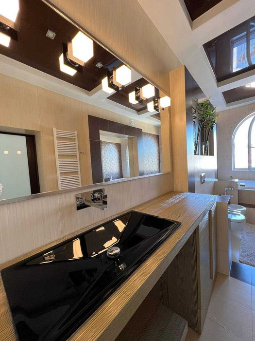 Продаж квартири в центрі з паркінгом