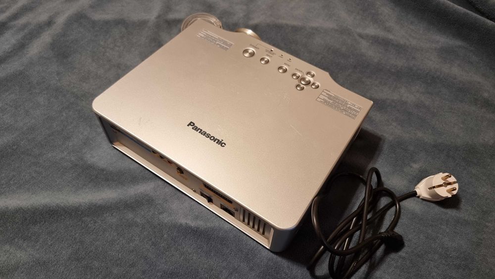 Продам проектор Panasonic PT-AE900E (Made in Japan)