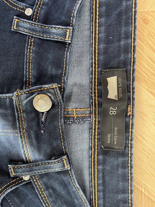 Levis джинси 28 розмір