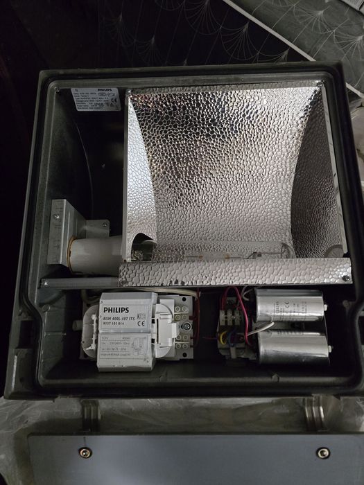 Lampa naświetlacz projektor PHILIPS Tempo3 RVP351 400W