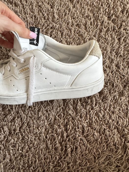skórzane sneakersy Adidas sleek 38