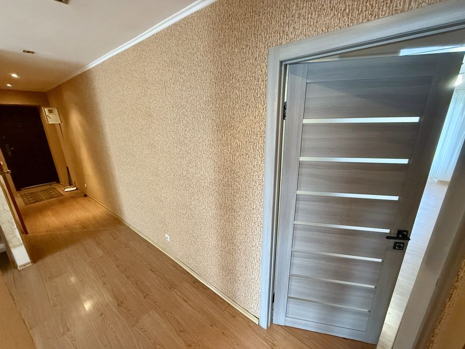 Продається 3-кімнатна квартира з індивідуальним опаленням. Центр міста