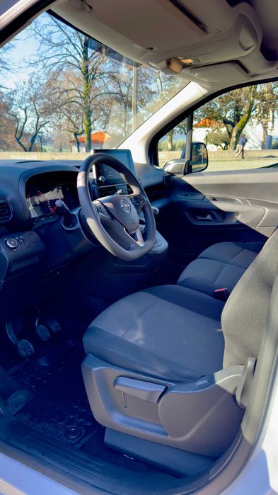 Opel Combo Cargo 2023 1.5 CDTI *Carplay*Sensores traseiros*3 Lugares*
